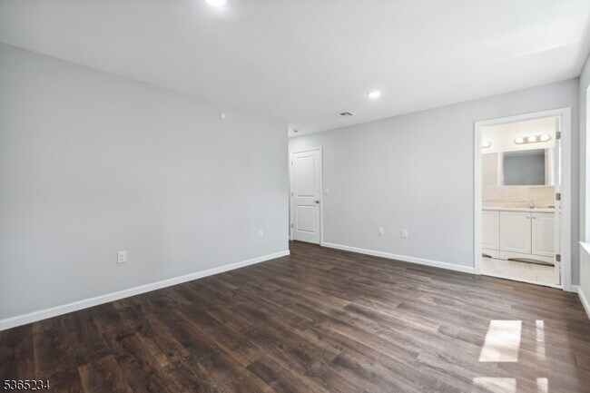Building Photo - 889 S 17th St