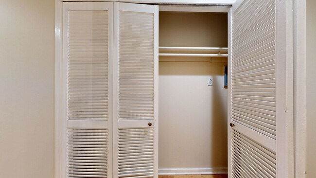 Building Photo - 1860 Jackson St