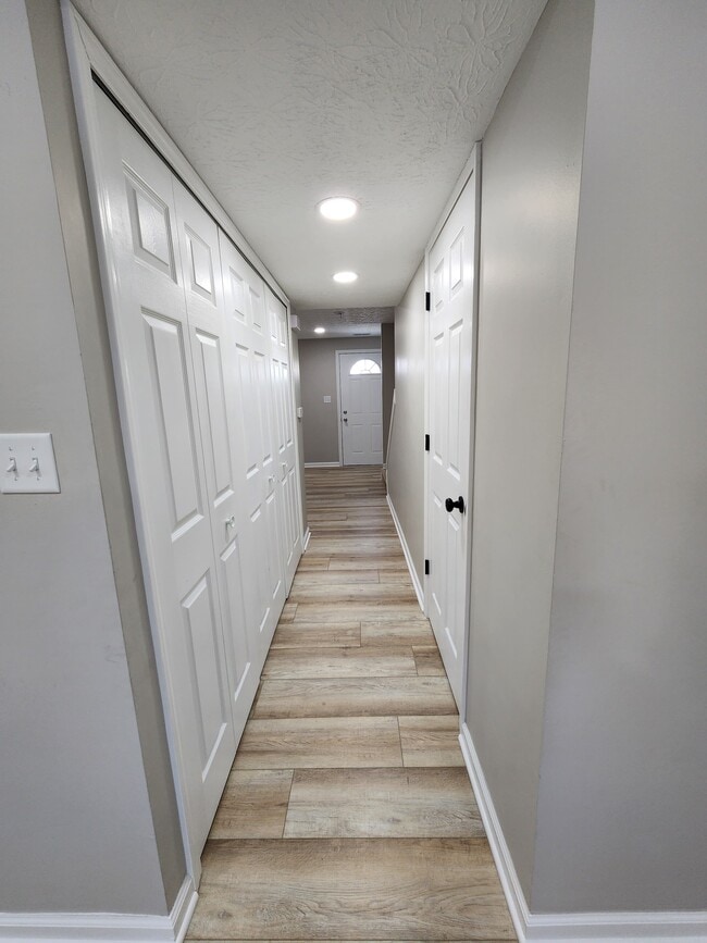 Building Photo - 7497 Stonetrail Way