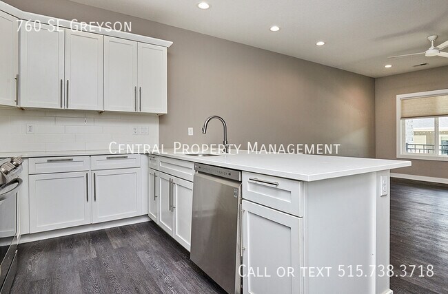 Building Photo - 760 SE Greyson-