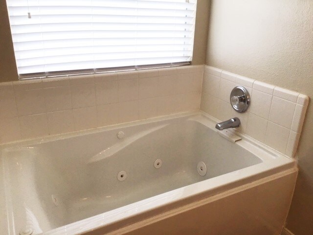 Building Photo - 18018 Melissa Springs Dr