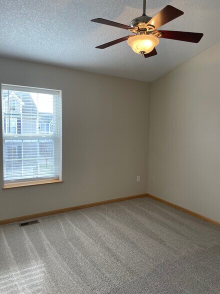 Building Photo - 386 NE Olivewood