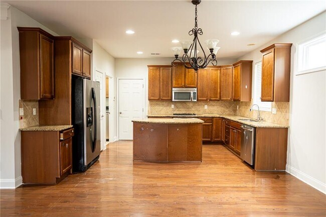 Building Photo - 4595 Essen Ln