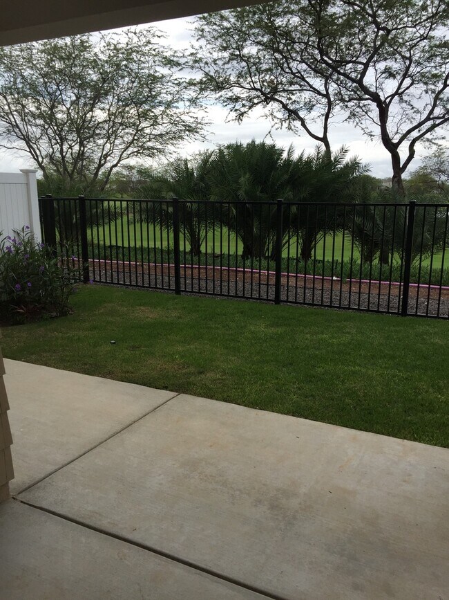 Building Photo - Lei Pauku - 3/2.5 bath Golf Course View