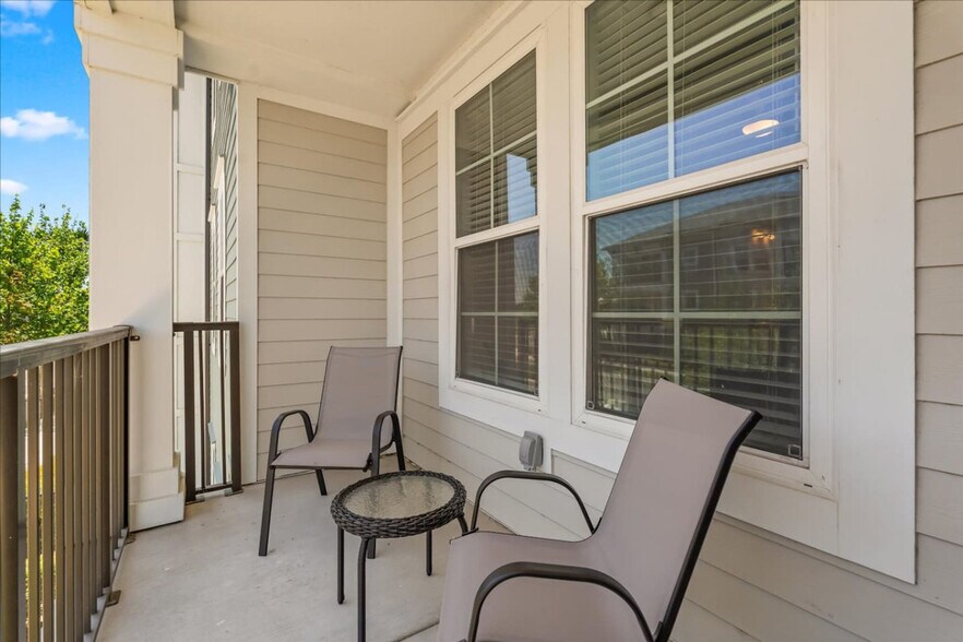 Building Photo - 1231 E Plant St