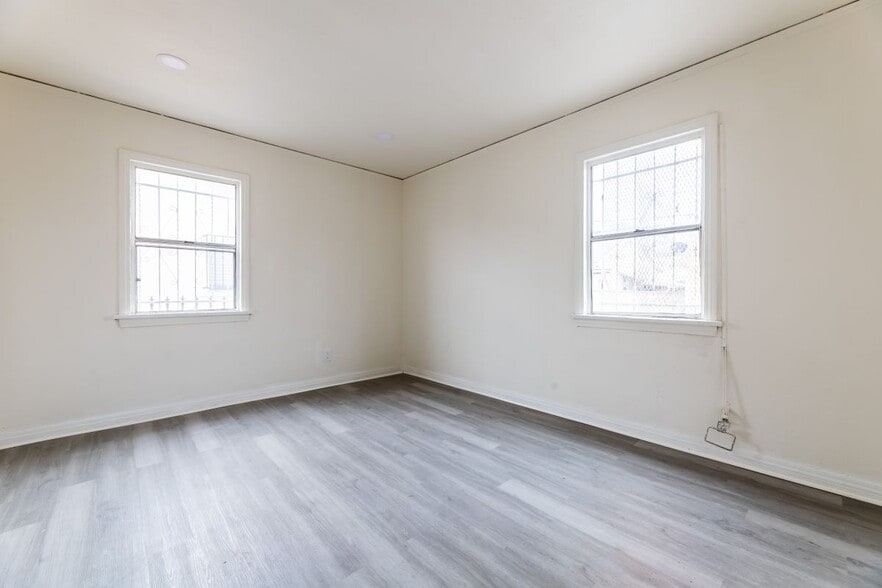 Building Photo - 138 W 82nd St