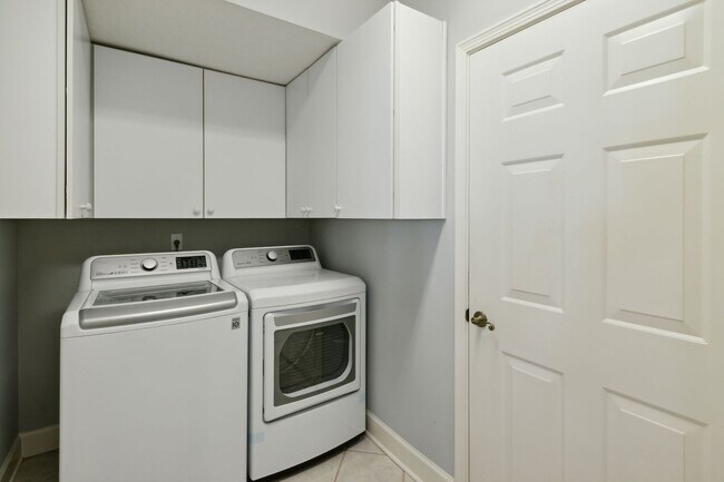 Building Photo - 5284 Sea Chase Dr