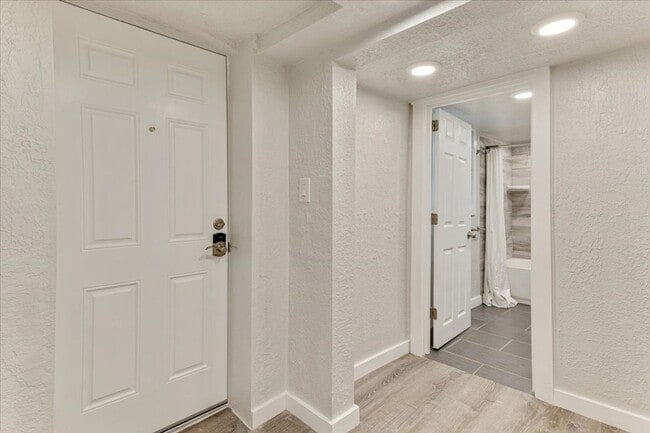 Building Photo - 672 S 200 W