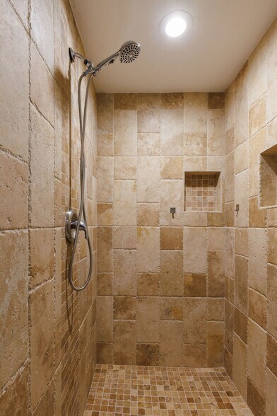 Building Photo - 15818 Val Vista Dr