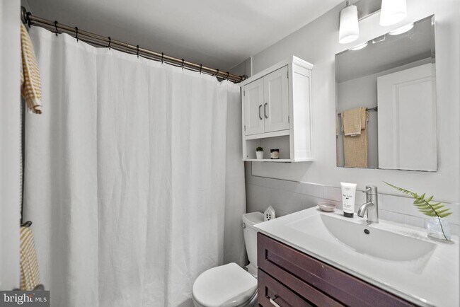 Building Photo - 1341 Clifton St NW