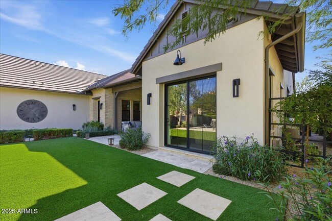 Building Photo - 10203 E Camelot Ct