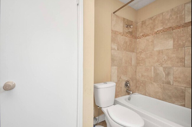 Building Photo - 16614 Rock E Dr