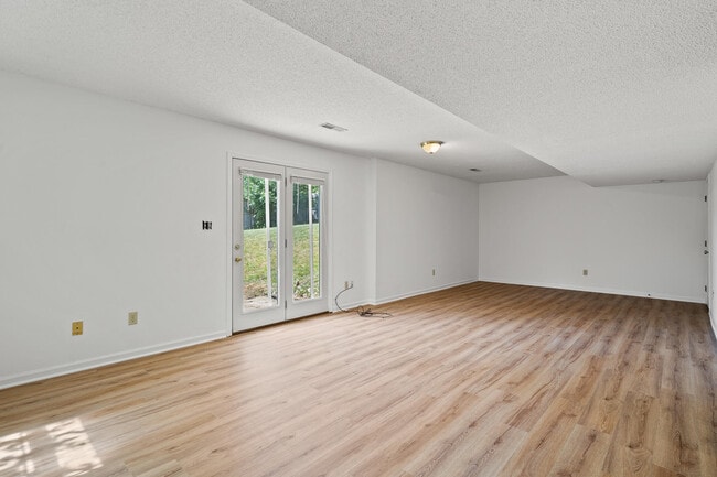 Building Photo - 2601 Hillshire Dr