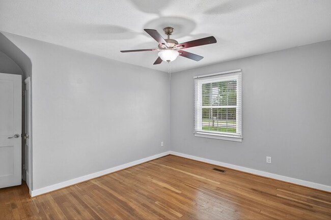 Building Photo - 4 Bedroom Rental