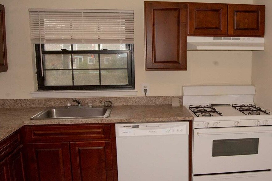 Kitchen - Brookwood at Islip