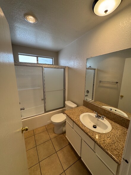 Building Photo - 626 E Verdugo Ave