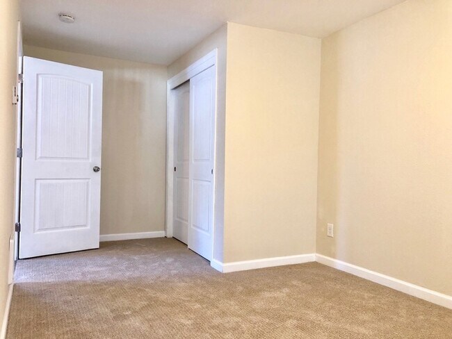 Building Photo - 1313 NE 131st Pl