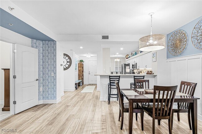 Building Photo - 11041 Gulf Reflections Drive