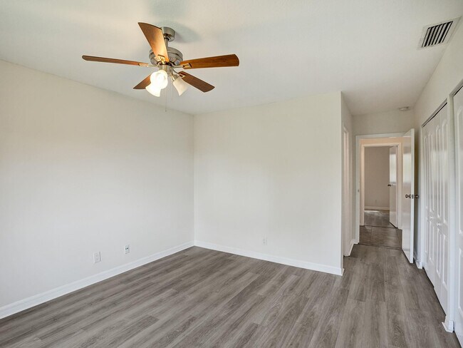 Building Photo - 930 SW 9th St Cir