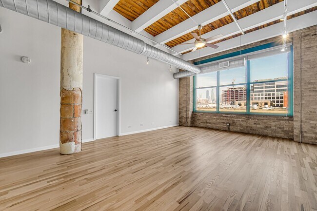 Building Photo - Fulton Market 2 Bed/2 Bath Timber Loft! Brand New Hardwood Floors! Rooftop Deck!