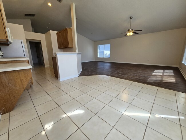 Building Photo - 3126 Stonehurst Cir