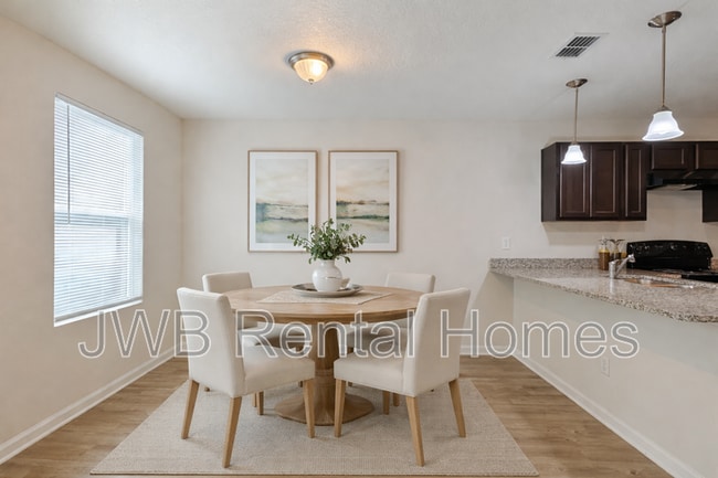 Building Photo - 681 Melba St