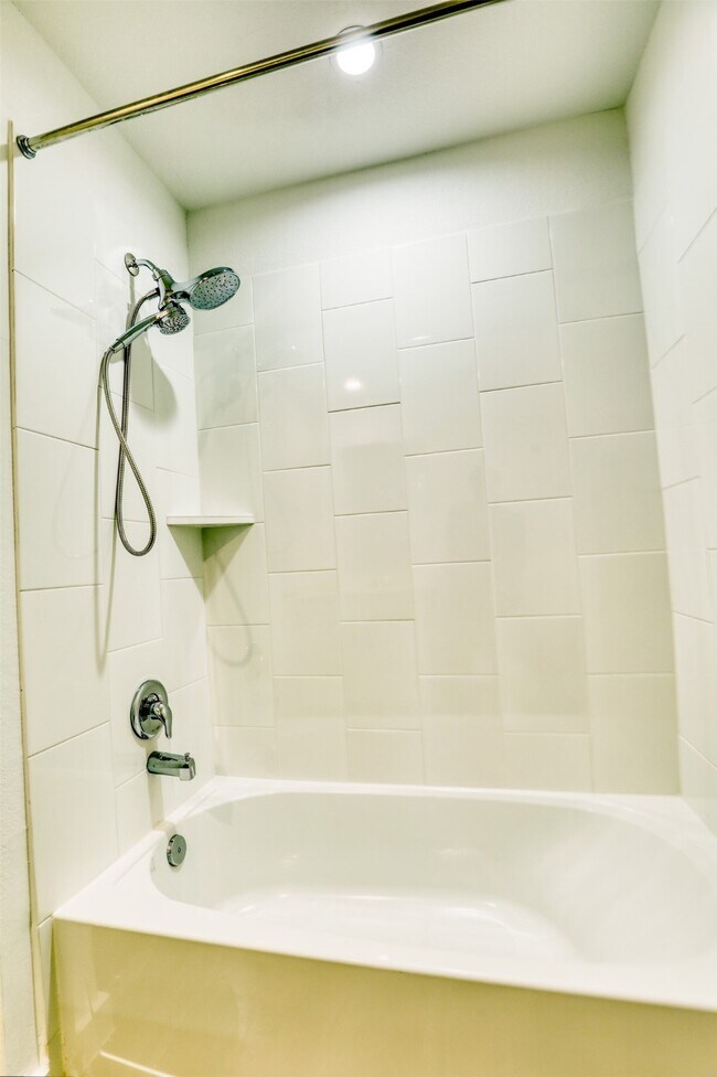 Building Photo - 3022 La Latina Dr