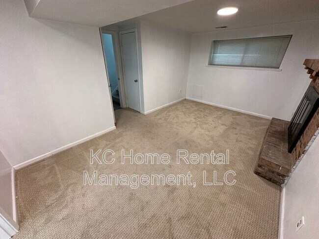 Building Photo - 17820 E Greentree Ave