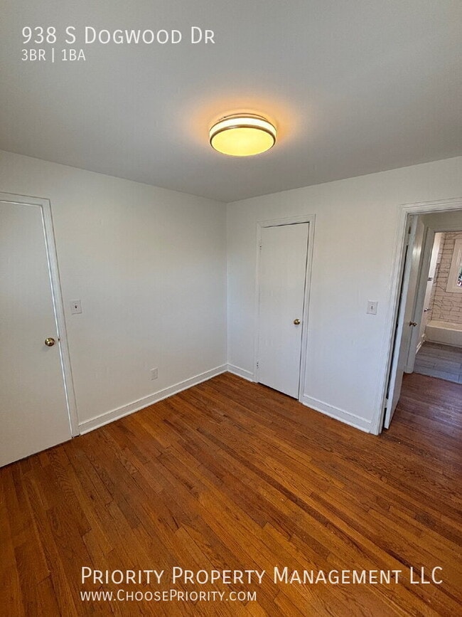 Building Photo - 938 S Dogwood Dr