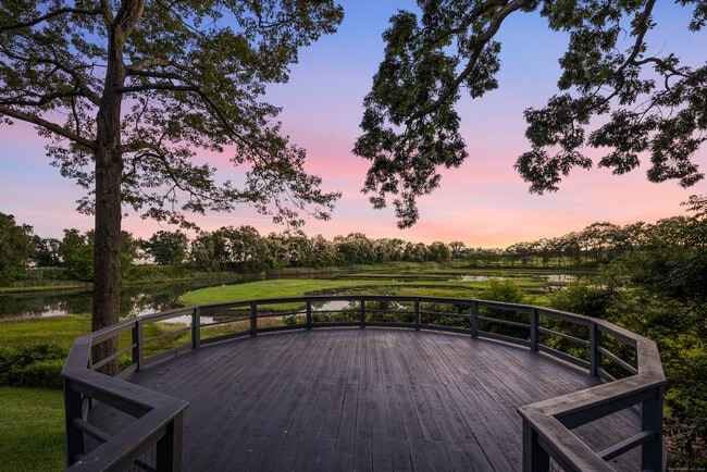 Building Photo - 11 Beachside Common