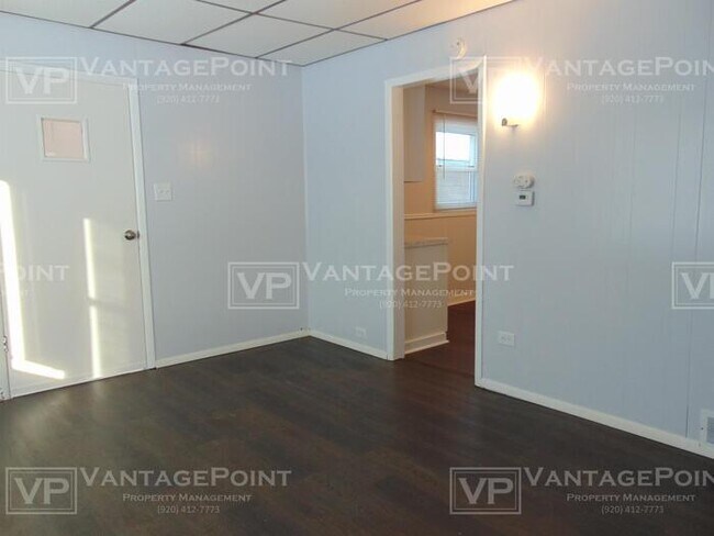 Building Photo - - Manitowoc Home For Rent –