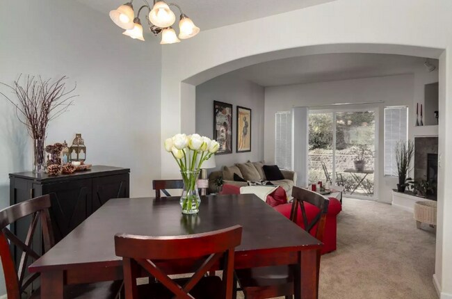 Building Photo - Gorgeous Murrayhill Town Home in a communi...