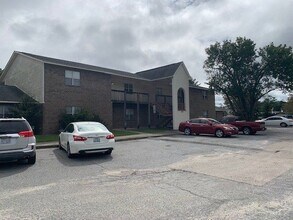 Building Photo - 3103 Sherwin Dr