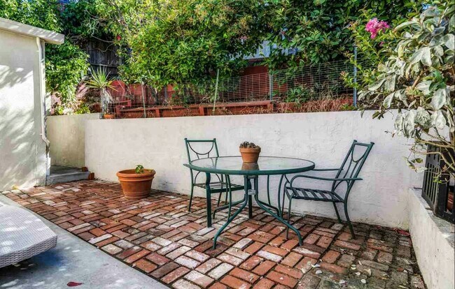 Building Photo - 1242 Susana Street