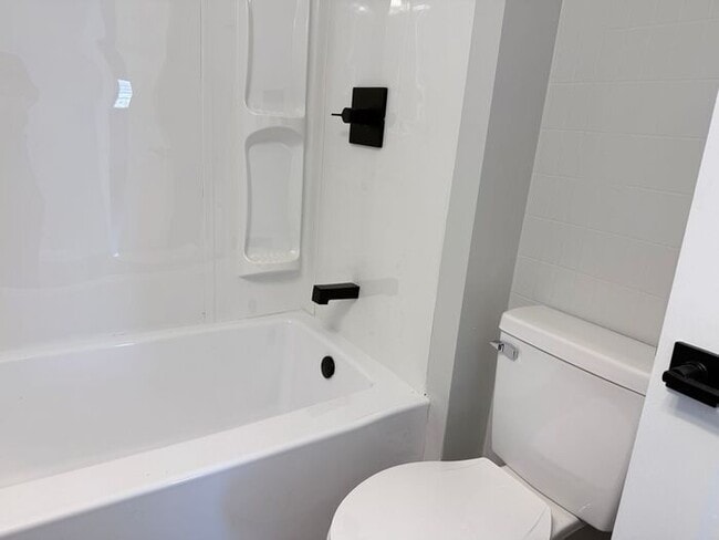 Building Photo - Newly Remolded 2 Bedroom Home on the South...