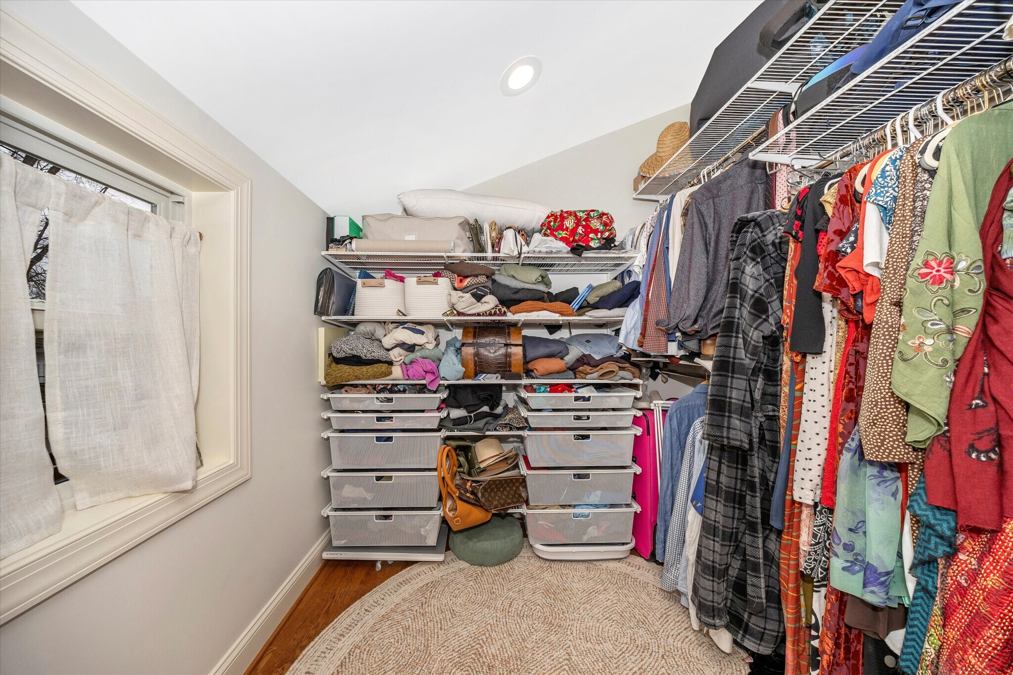 Building Photo - 15 E 5th St