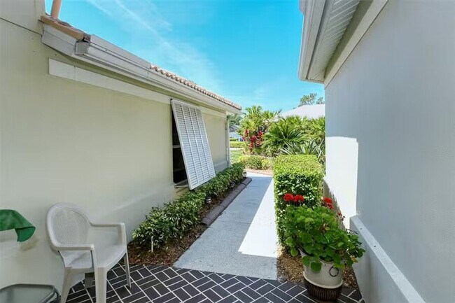 Building Photo - AVAILABLE JULY 1ST! Water & Golf Views in University Park Country Club with Pool and Spa!  3bed |...