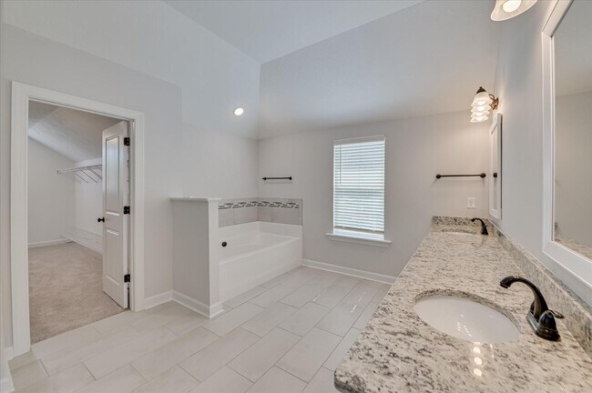 Building Photo - 720 Bancroft Dr