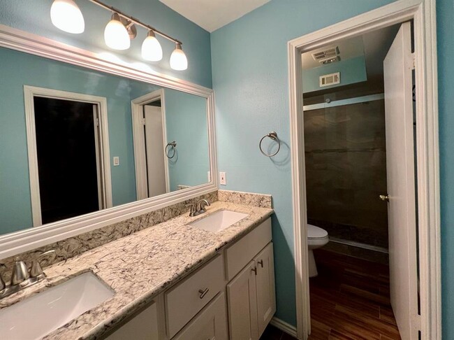 Building Photo - 13140 Trail Hollow Dr
