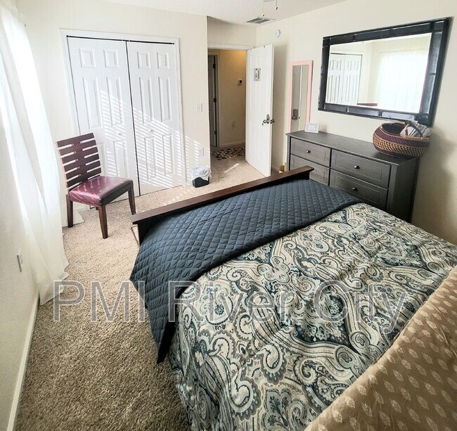 Building Photo - 2132 Sotterley Ln