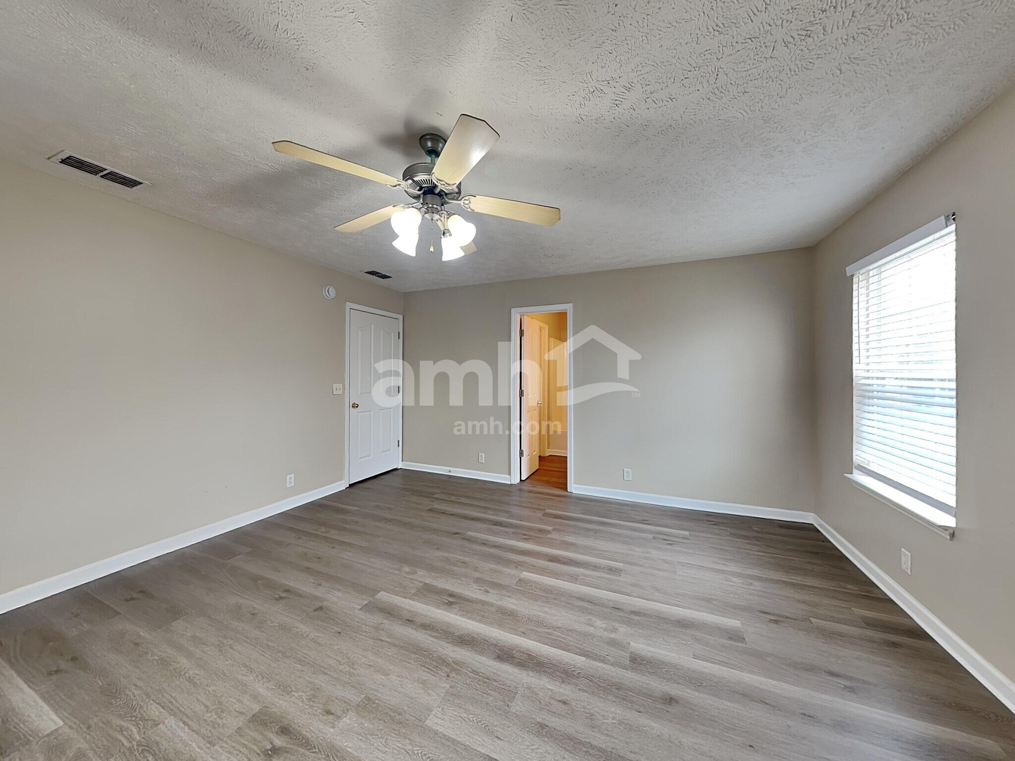 Building Photo - 1176 Saint Andrews Dr