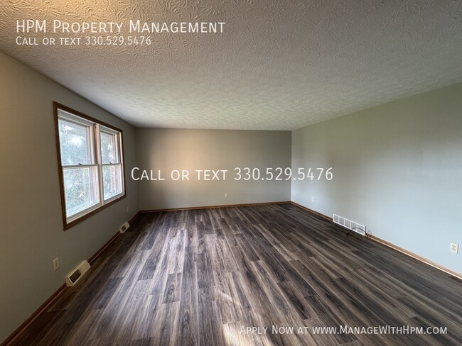 Building Photo - Updated Duplex For Rent Located in Plain T...