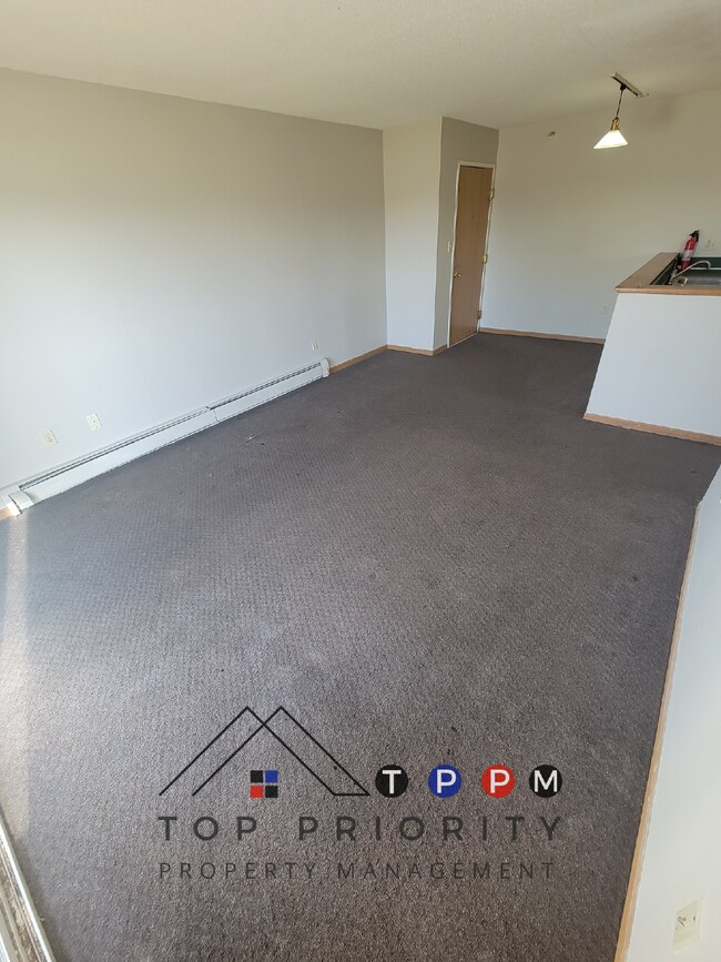 Building Photo - 2 Bedroom | 1 Bathroom Unit in Oelwein Ava...
