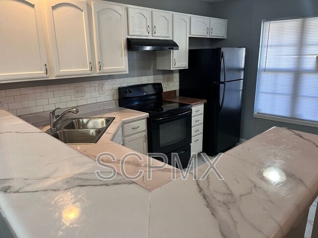 Building Photo - 3437 Broadwick St