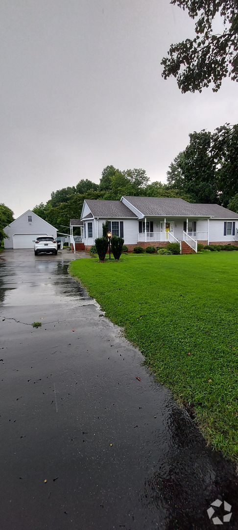 Building Photo - Beautiful Ranch in desirable location