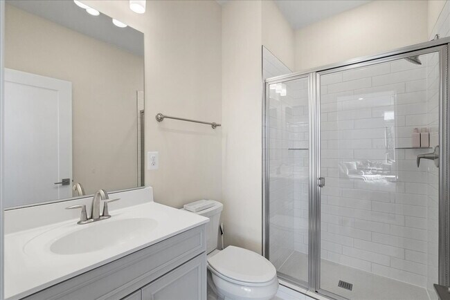 Building Photo - Stunning 4BR / 4.5BA End-Unit Townhome in Brambleton - Built in 2024!