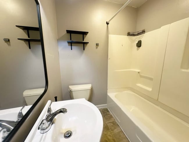 Building Photo - 607 Parker Mathis Dr