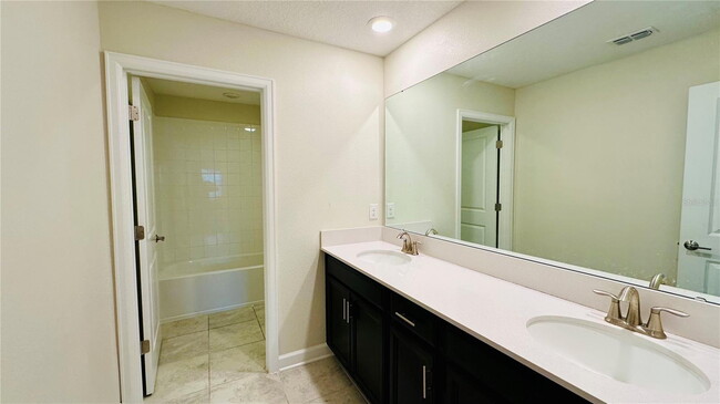 Building Photo - 2525 Camden Park Cir