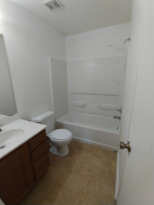 Building Photo - 2200 Weiss Ln