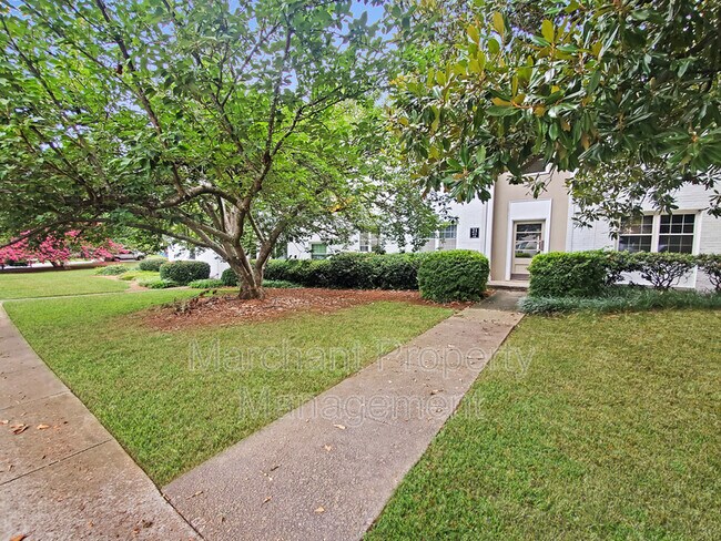 Building Photo - 100 Lewis Dr